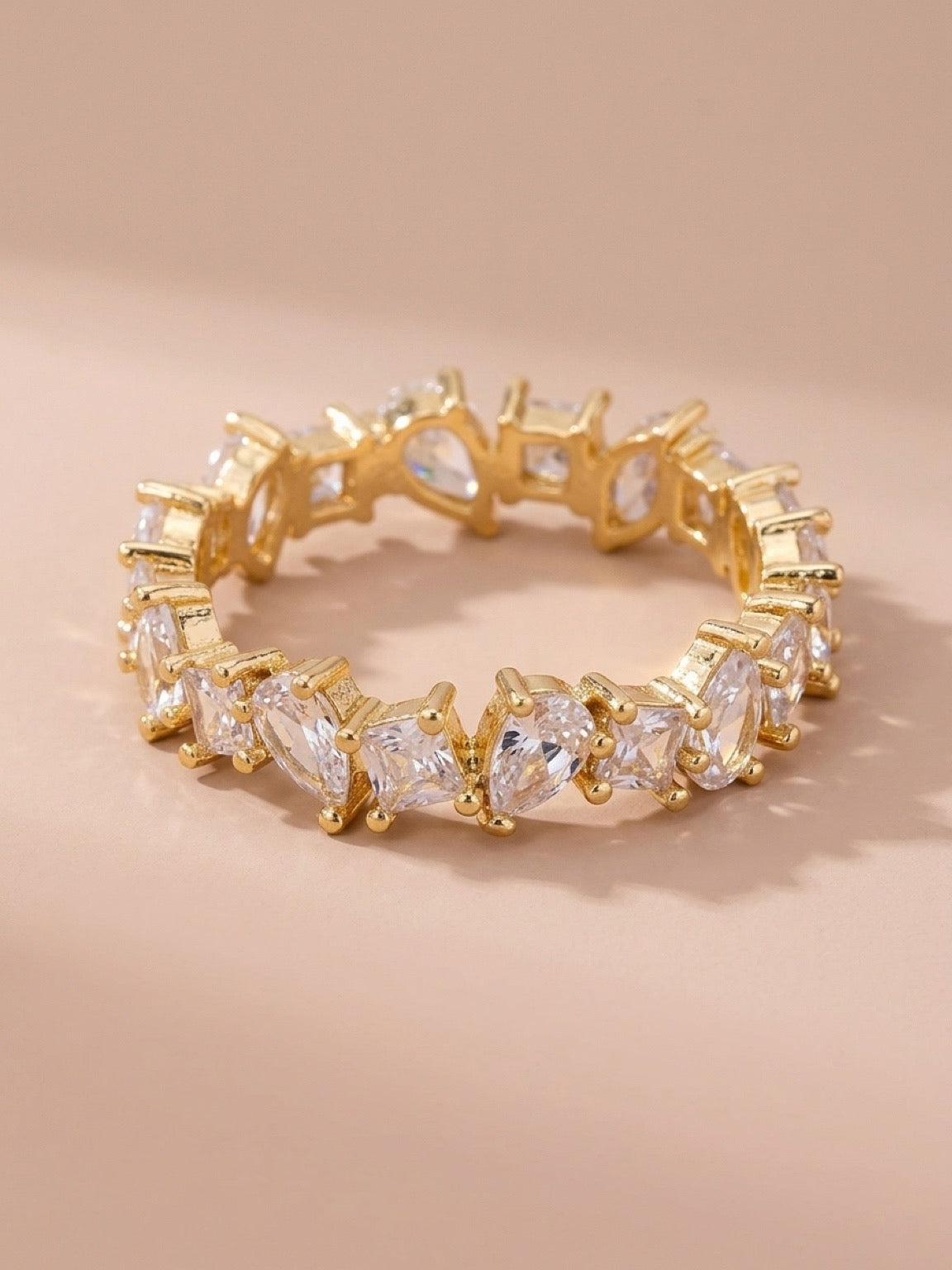 Lucia Ring