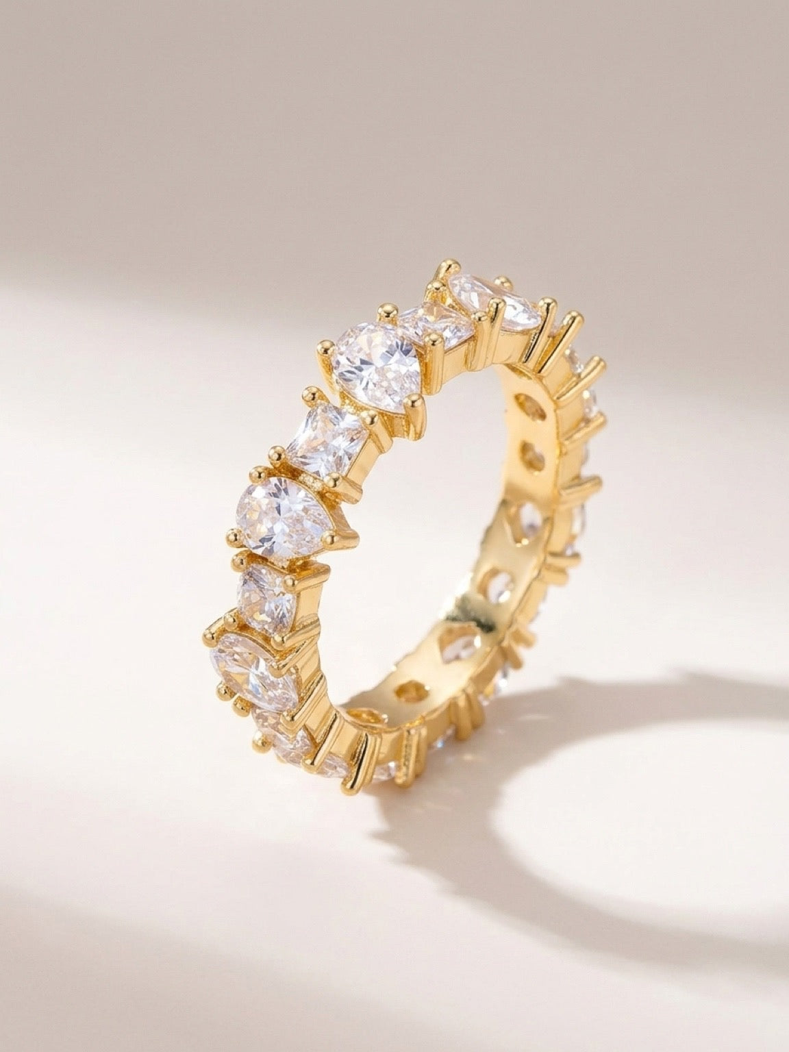 Lucia Ring