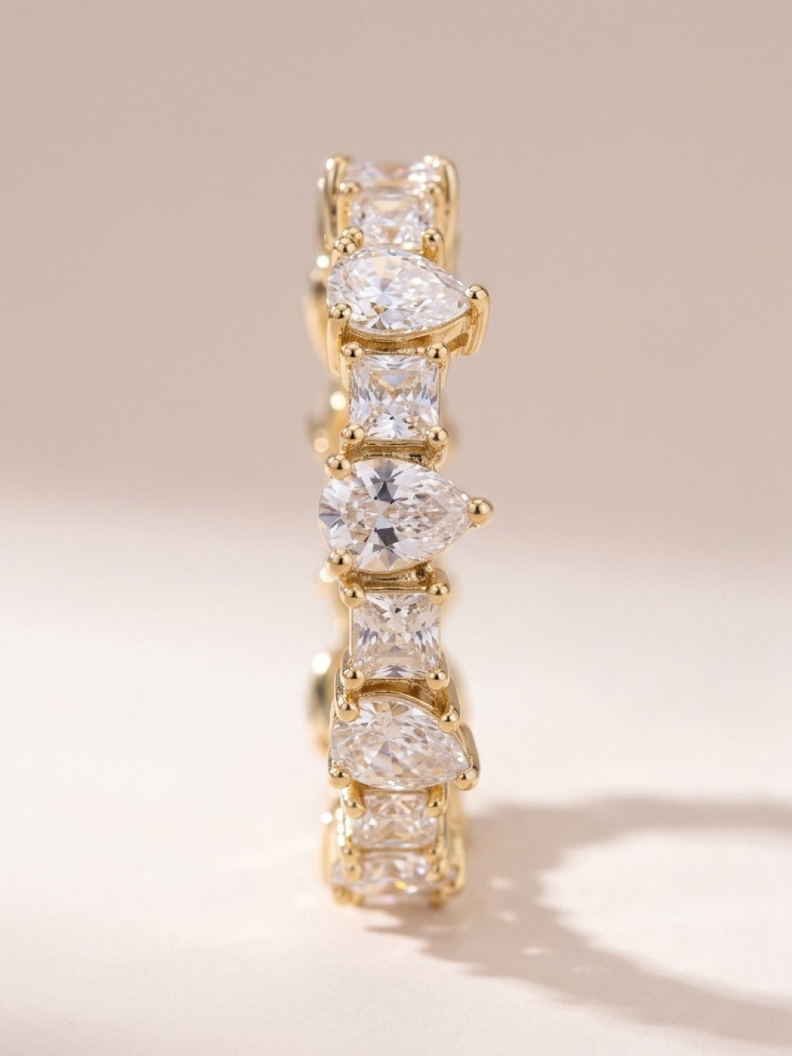 Lucia Ring